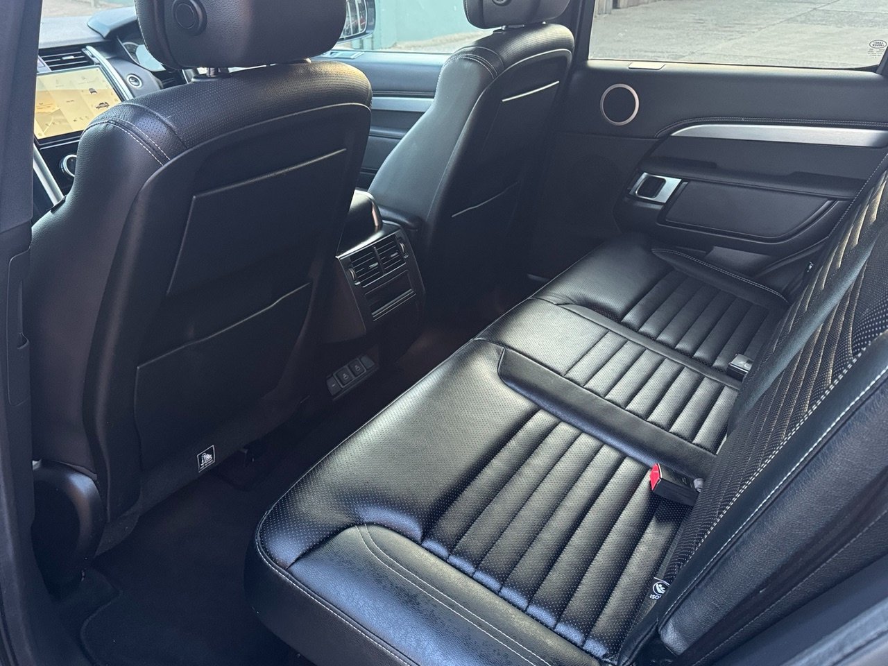 Land Rover Discovery SE R-Dynamic commercial D300