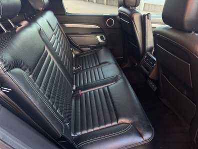 Land Rover Discovery SE R-Dynamic commercial D300