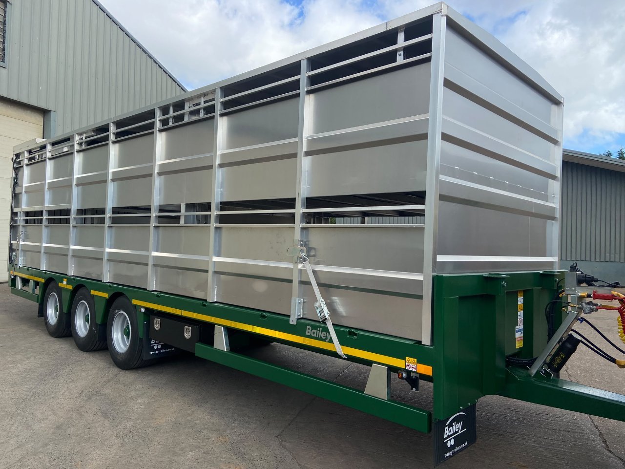 Bailey 20 ton flat deck loader livestock trailer