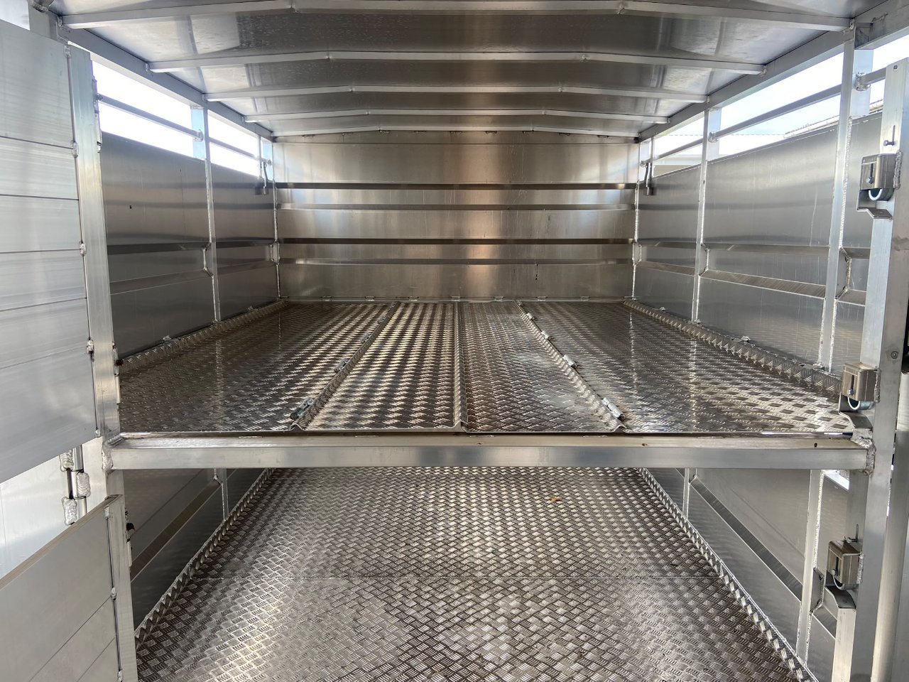 Bailey 20 ton flat deck loader livestock trailer