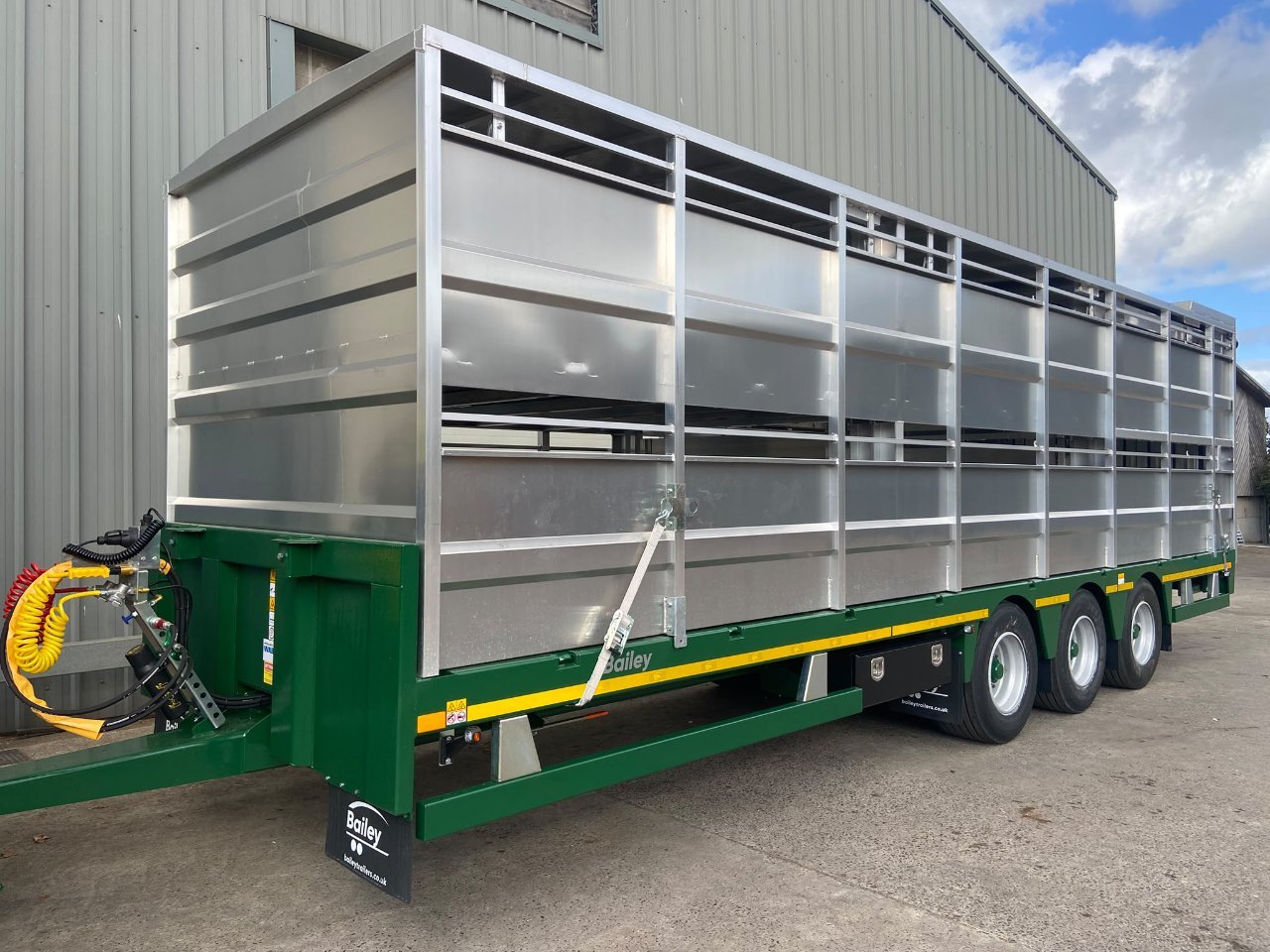 Bailey 20 ton flat deck loader livestock trailer