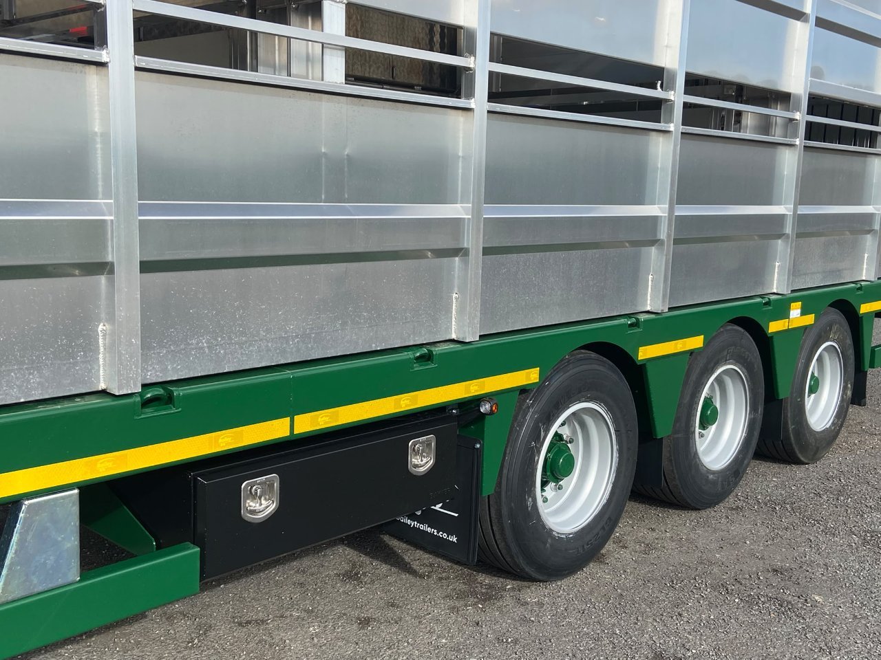 Bailey 20 ton flat deck loader livestock trailer