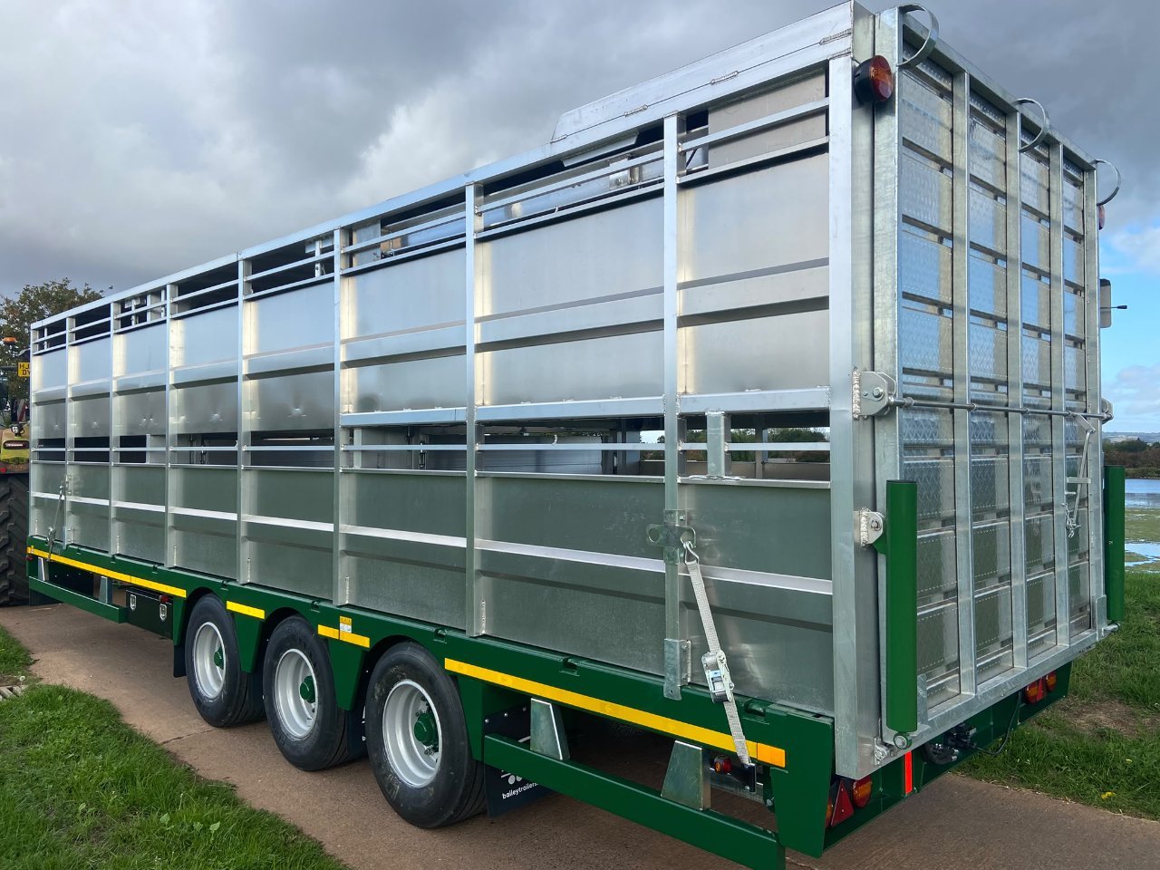 Bailey 20 ton flat deck loader livestock trailer
