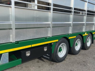 Bailey 20 ton flat deck loader livestock trailer
