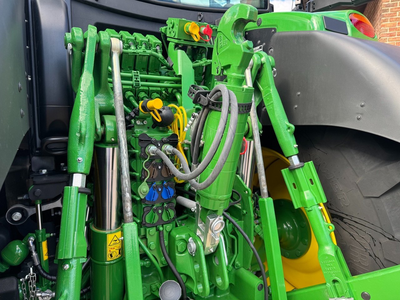 John Deere 6R 215