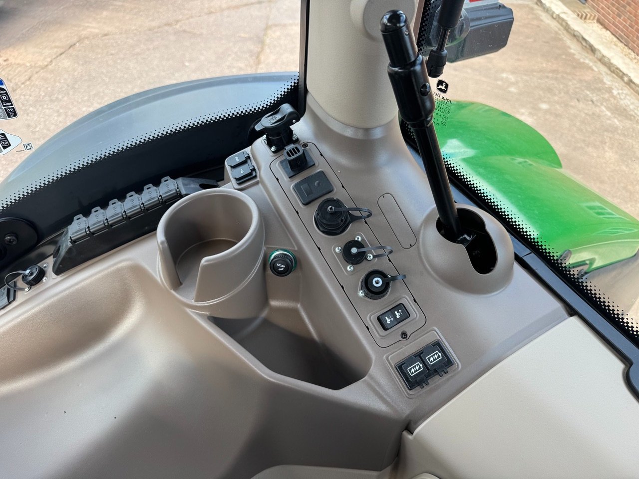 John Deere 6R 215
