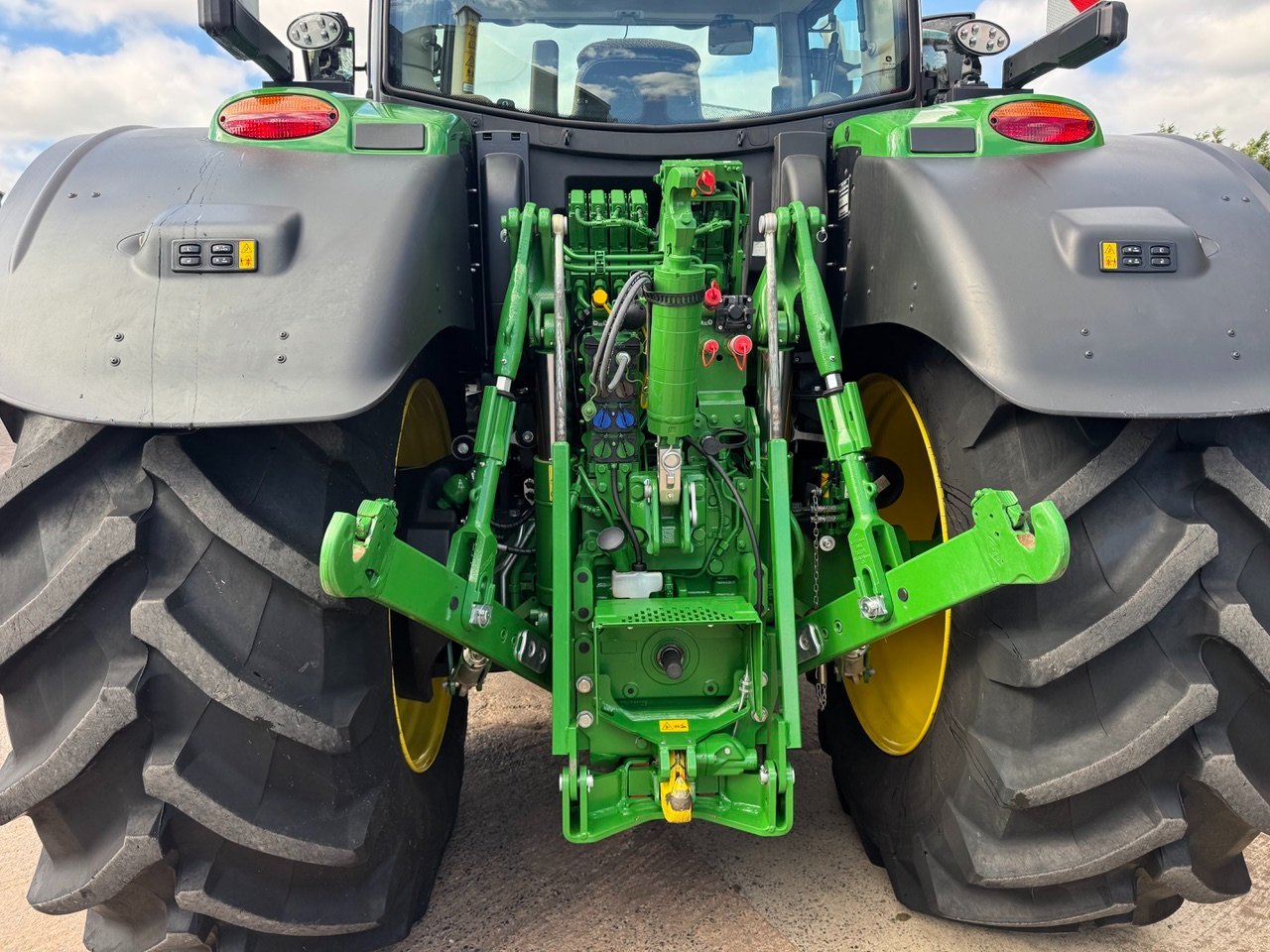 John Deere 6R 215