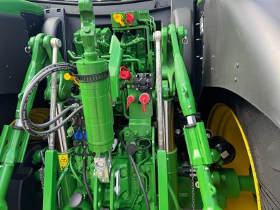 John Deere 6R 215