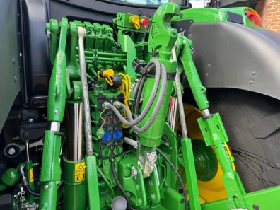 John Deere 6R 215
