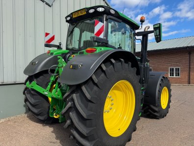 John Deere 6R 215