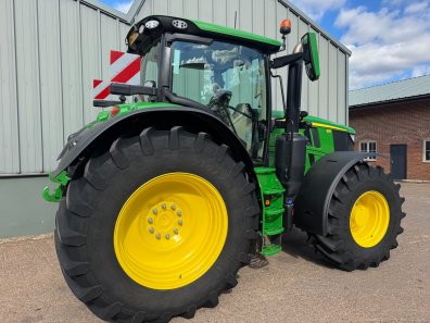 John Deere 6R 215
