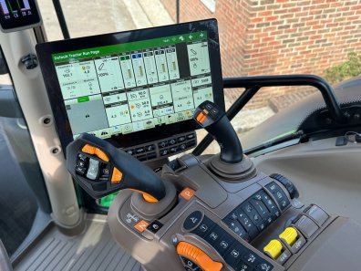 John Deere 6R 215