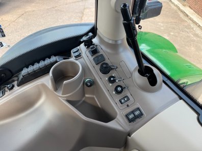 John Deere 6R 215
