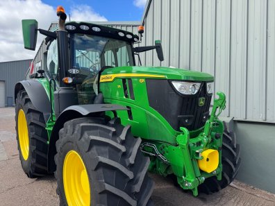 John Deere 6R 215