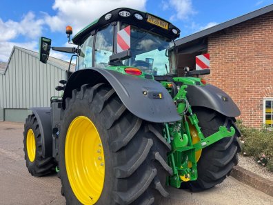 John Deere 6R 215