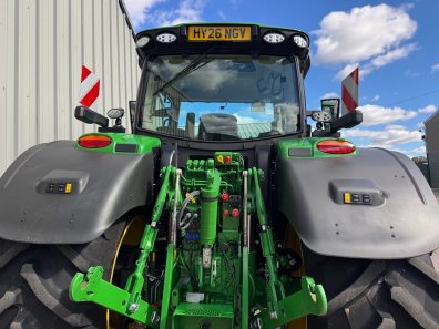 John Deere 6R 215