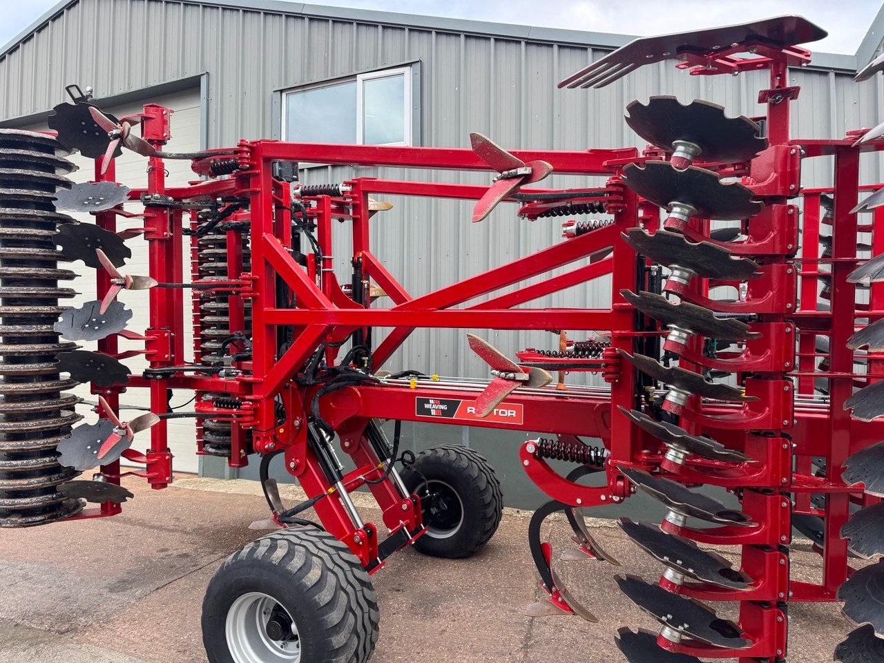 Weaving 5 Metre Raptor