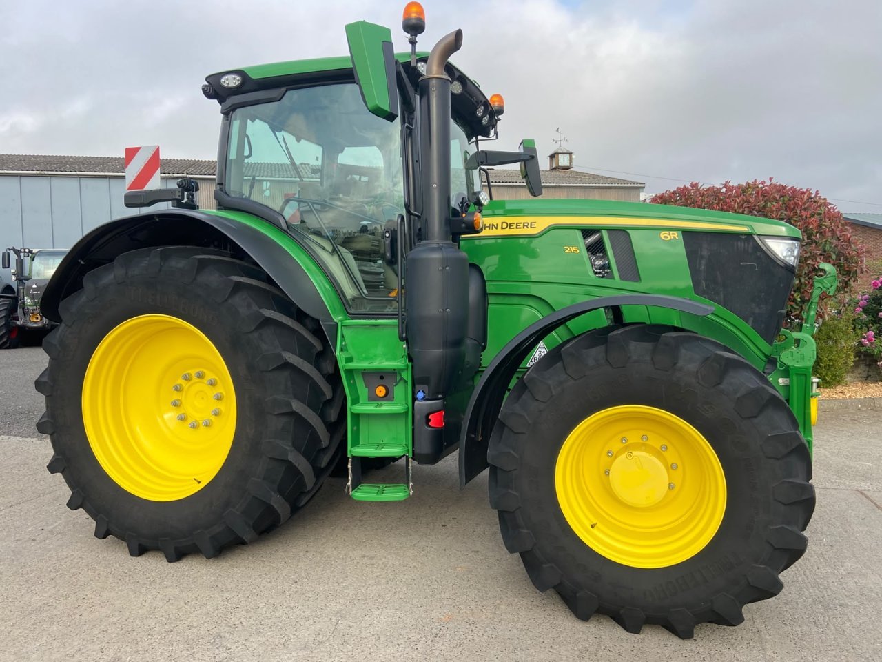 John Deere 6R 215