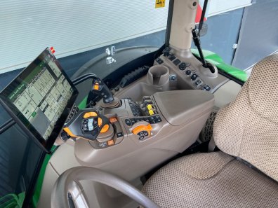 John Deere 6R 215