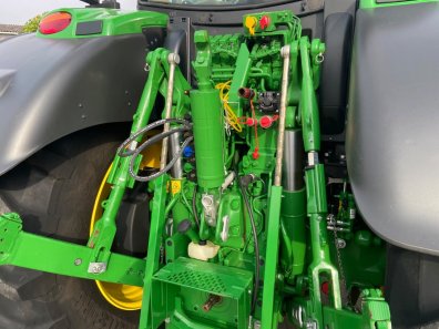 John Deere 6R 215