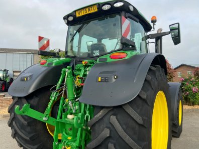 John Deere 6R 215