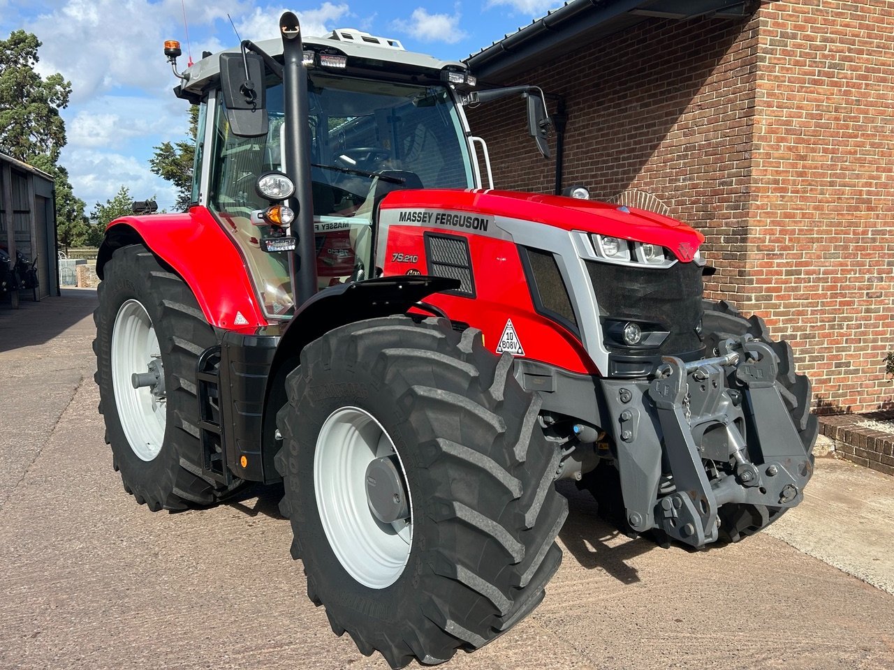 Massey Ferguson 7S.210