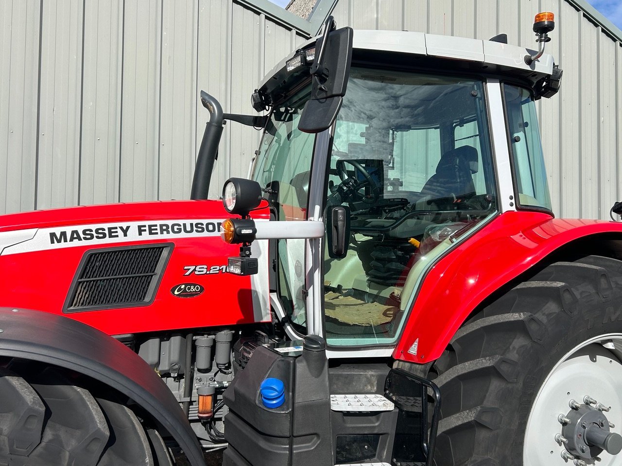 Massey Ferguson 7S.210