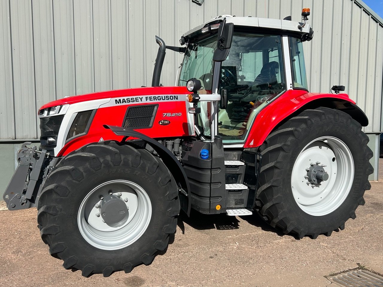 Massey Ferguson 7S.210