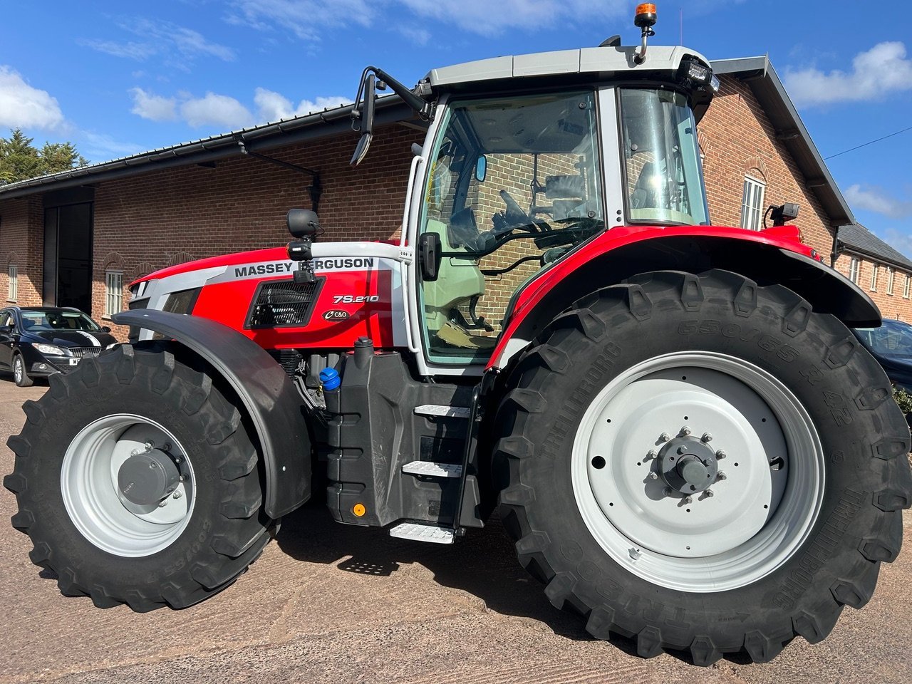 Massey Ferguson 7S.210