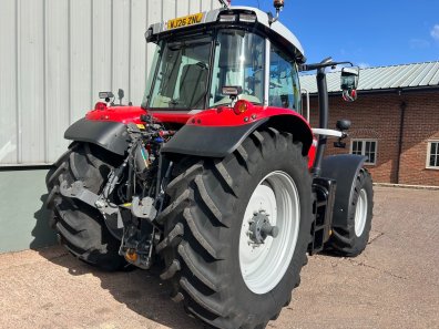 Massey Ferguson 7S.210
