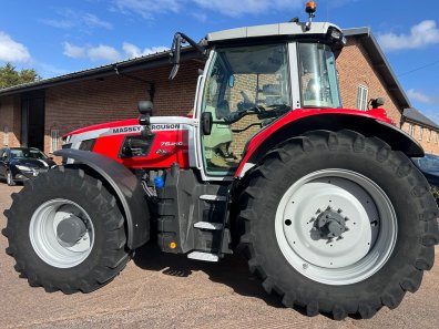 Massey Ferguson 7S.210
