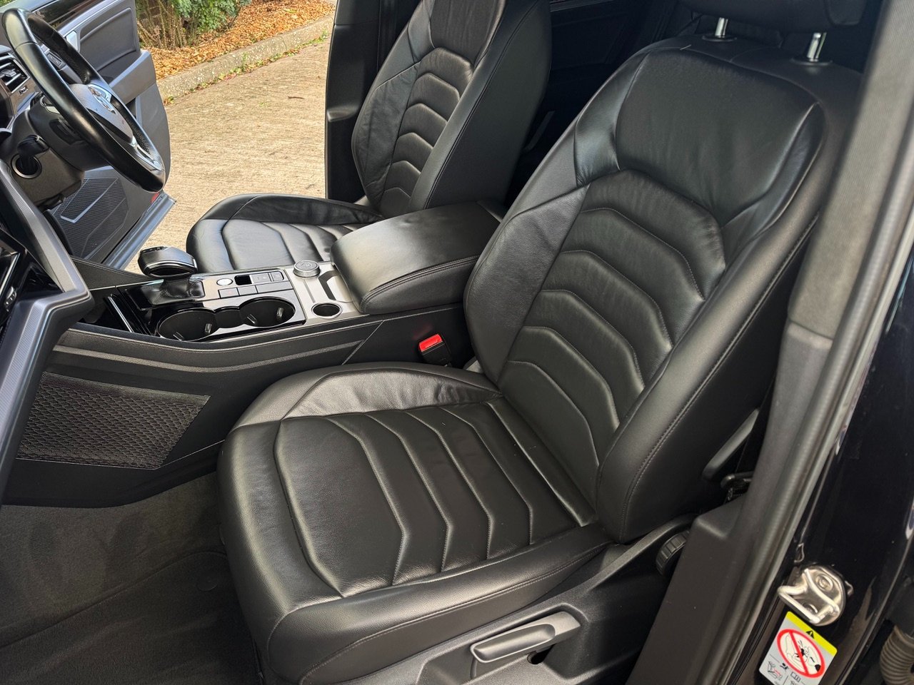 Volkswagen Touareg R Line V6 3.0 LT diesel