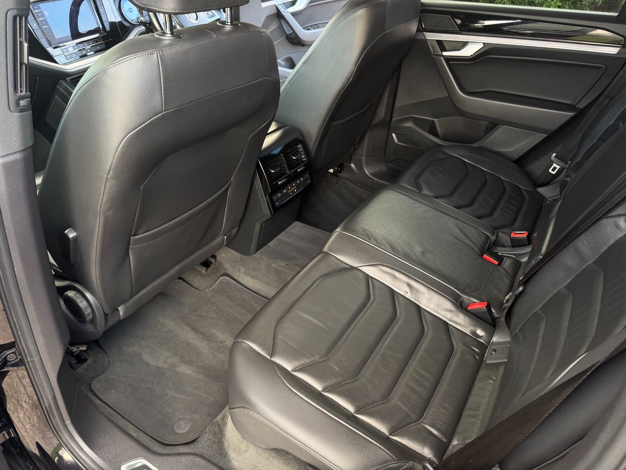 Volkswagen Touareg R Line V6 3.0 LT diesel