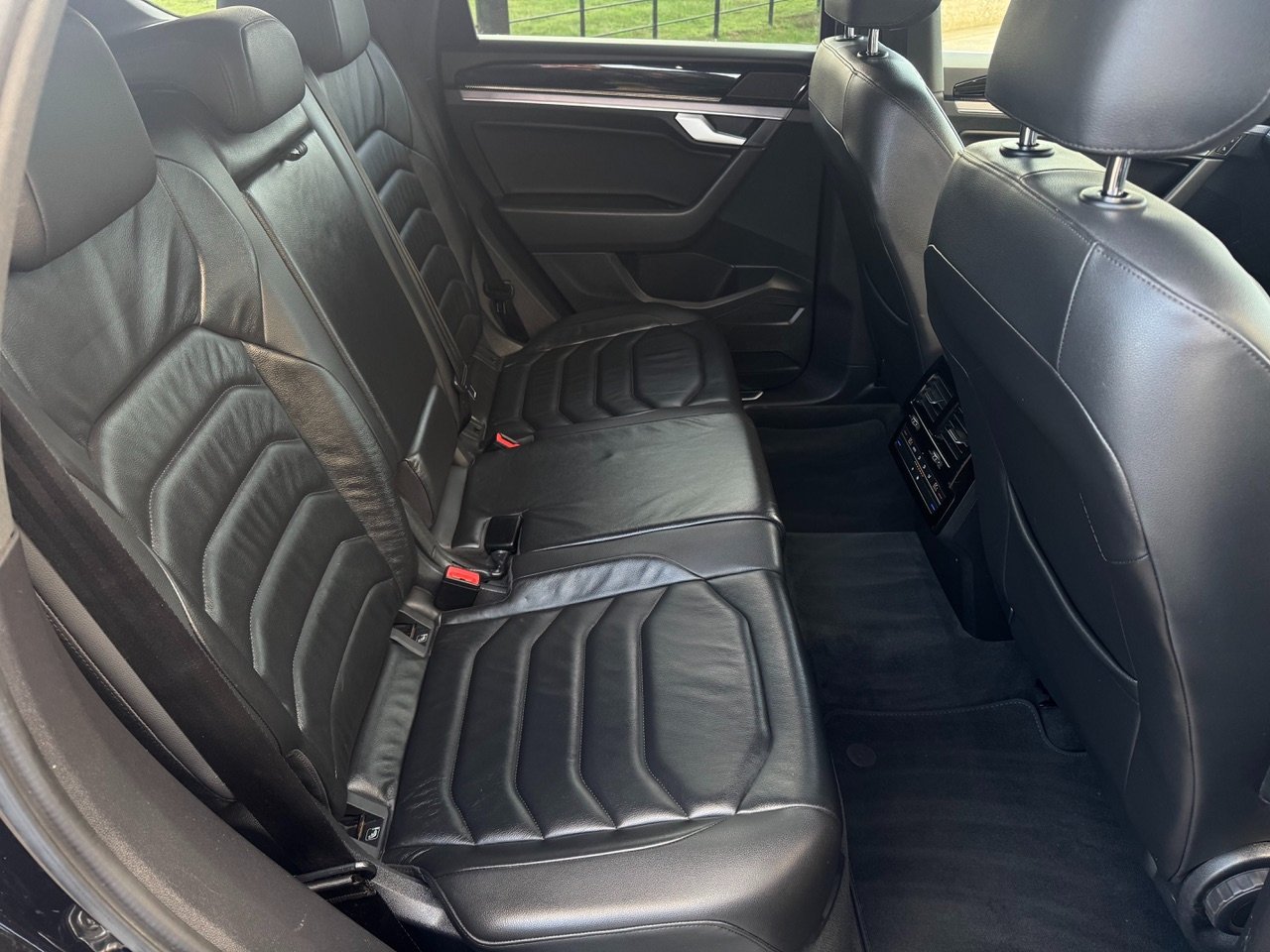 Volkswagen Touareg R Line V6 3.0 LT diesel