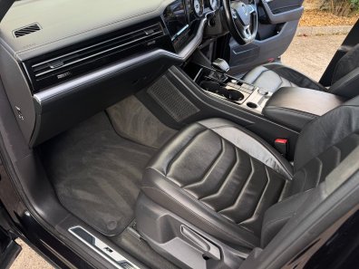 Volkswagen Touareg R Line V6 3.0 LT diesel