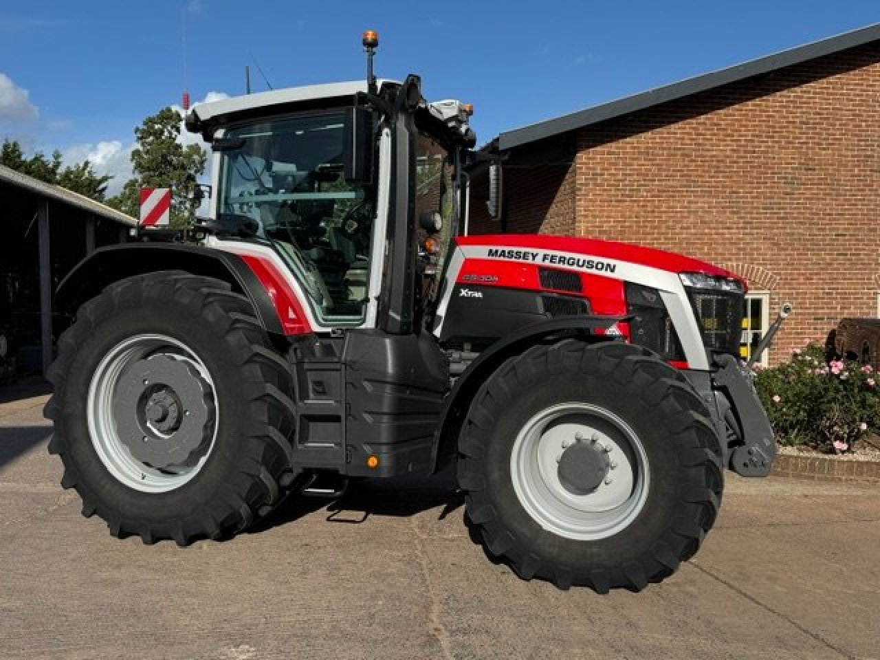 Massey Ferguson 8S.305 Xtra