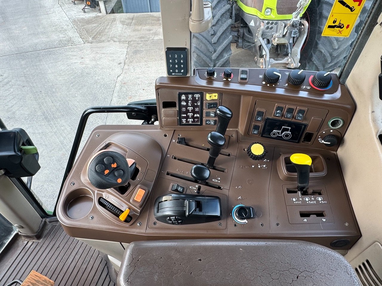 John Deere 6920S