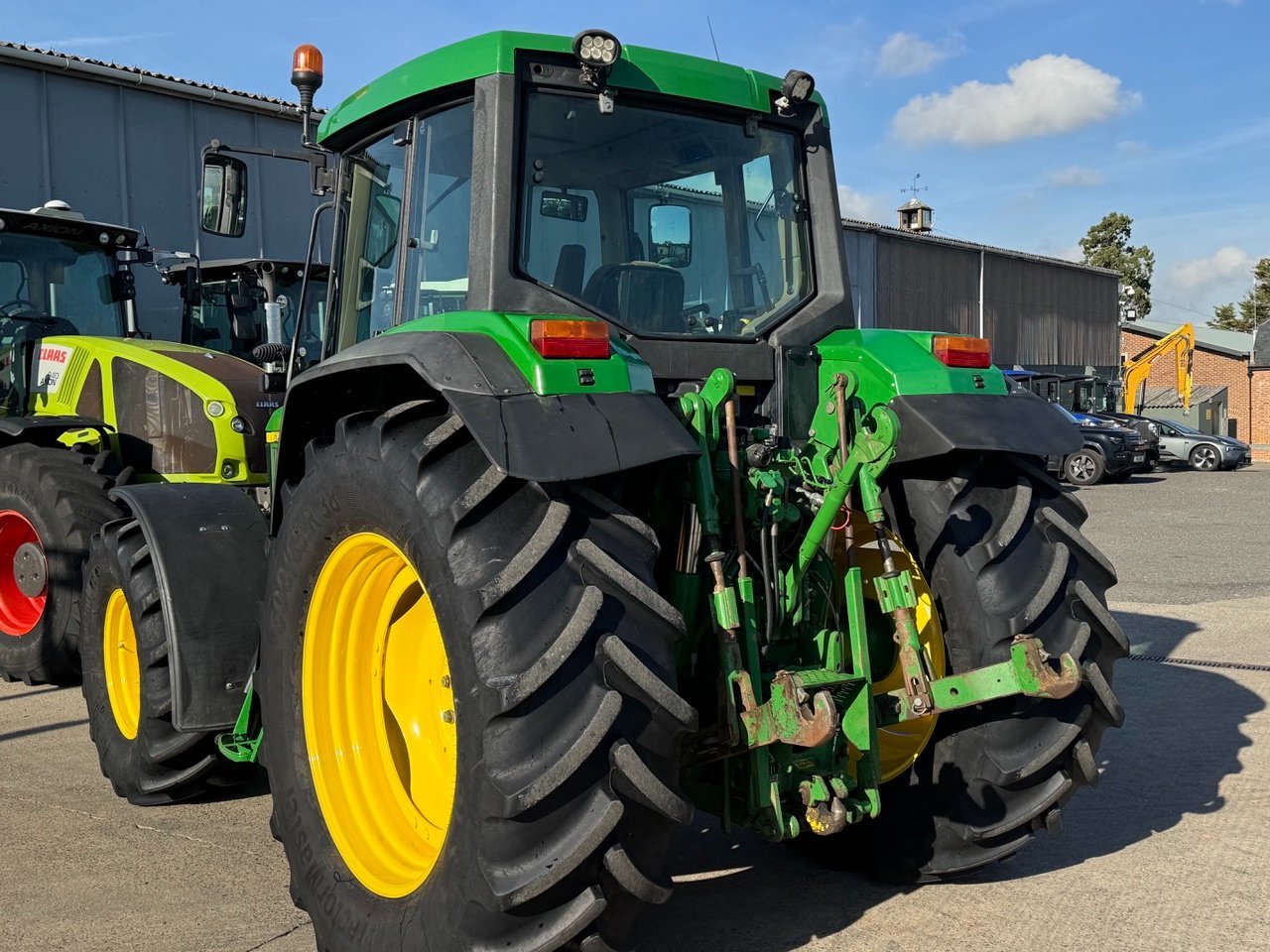 John Deere 6810