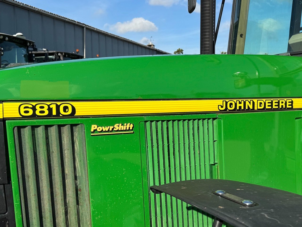 John Deere 6810