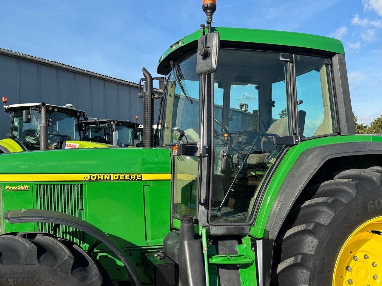John Deere 6810