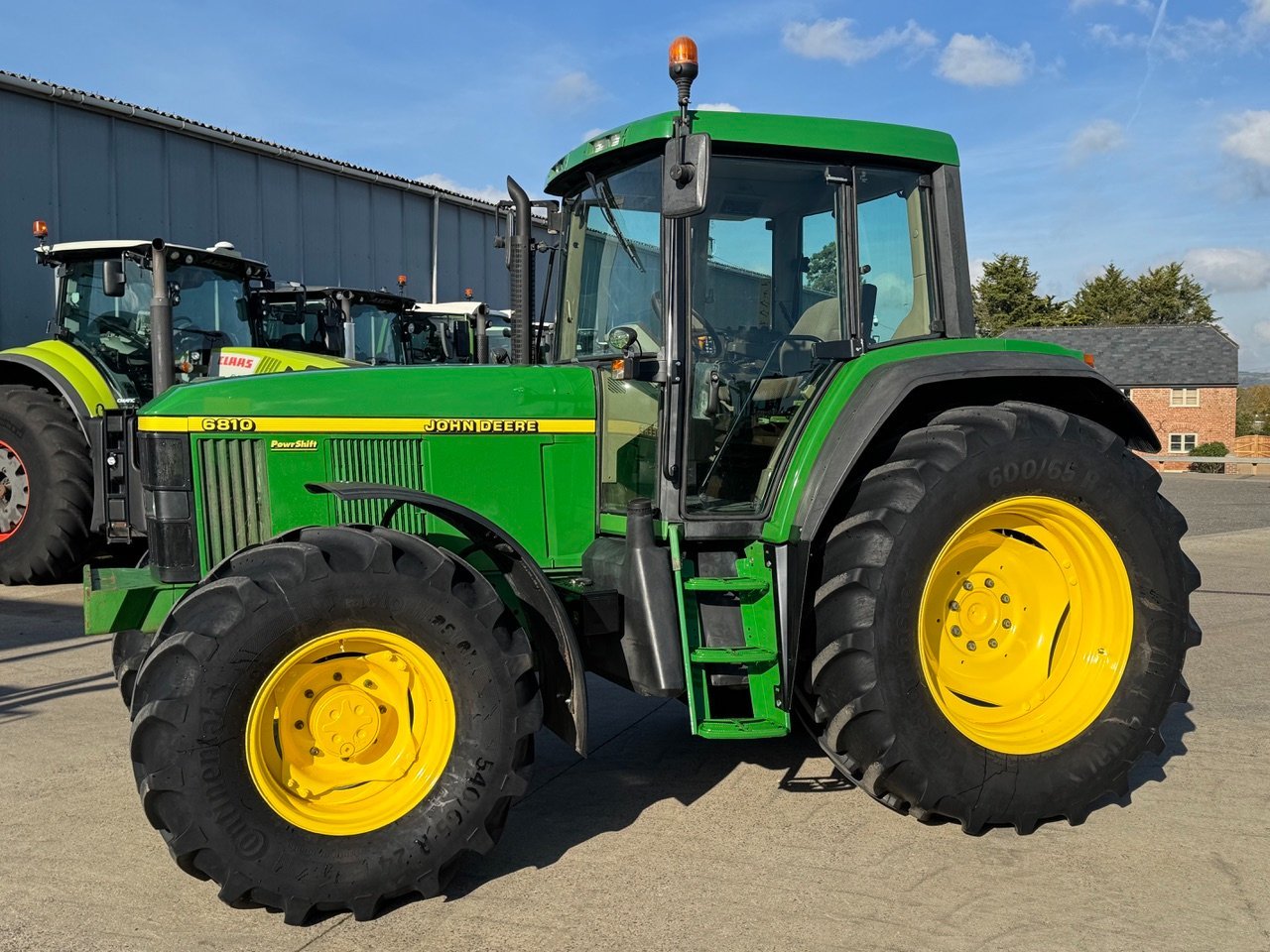John Deere 6810