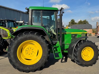 John Deere 6810