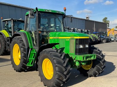 John Deere 6810