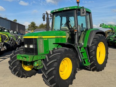 John Deere 6810