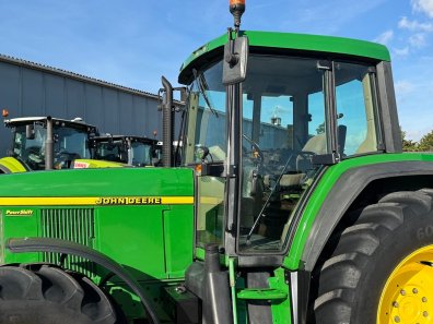 John Deere 6810