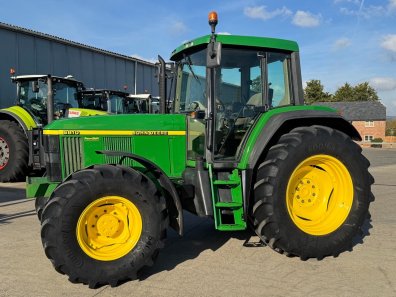 John Deere 6810