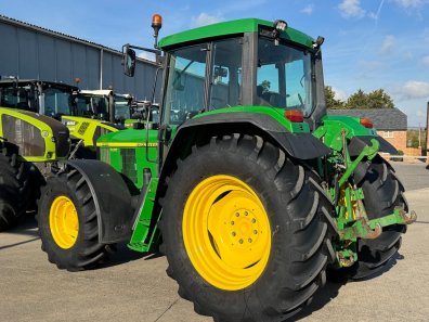 John Deere 6810