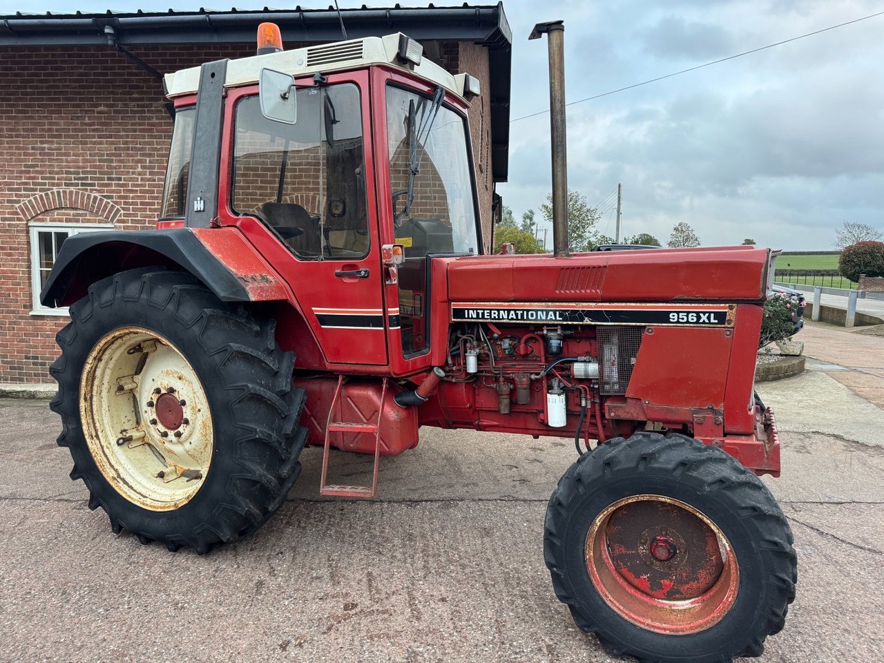International 956XL