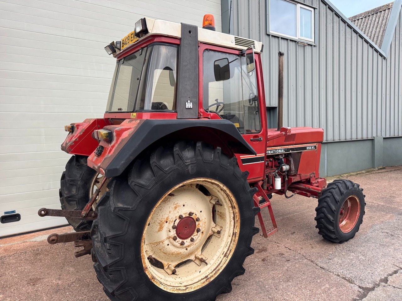 International 956XL