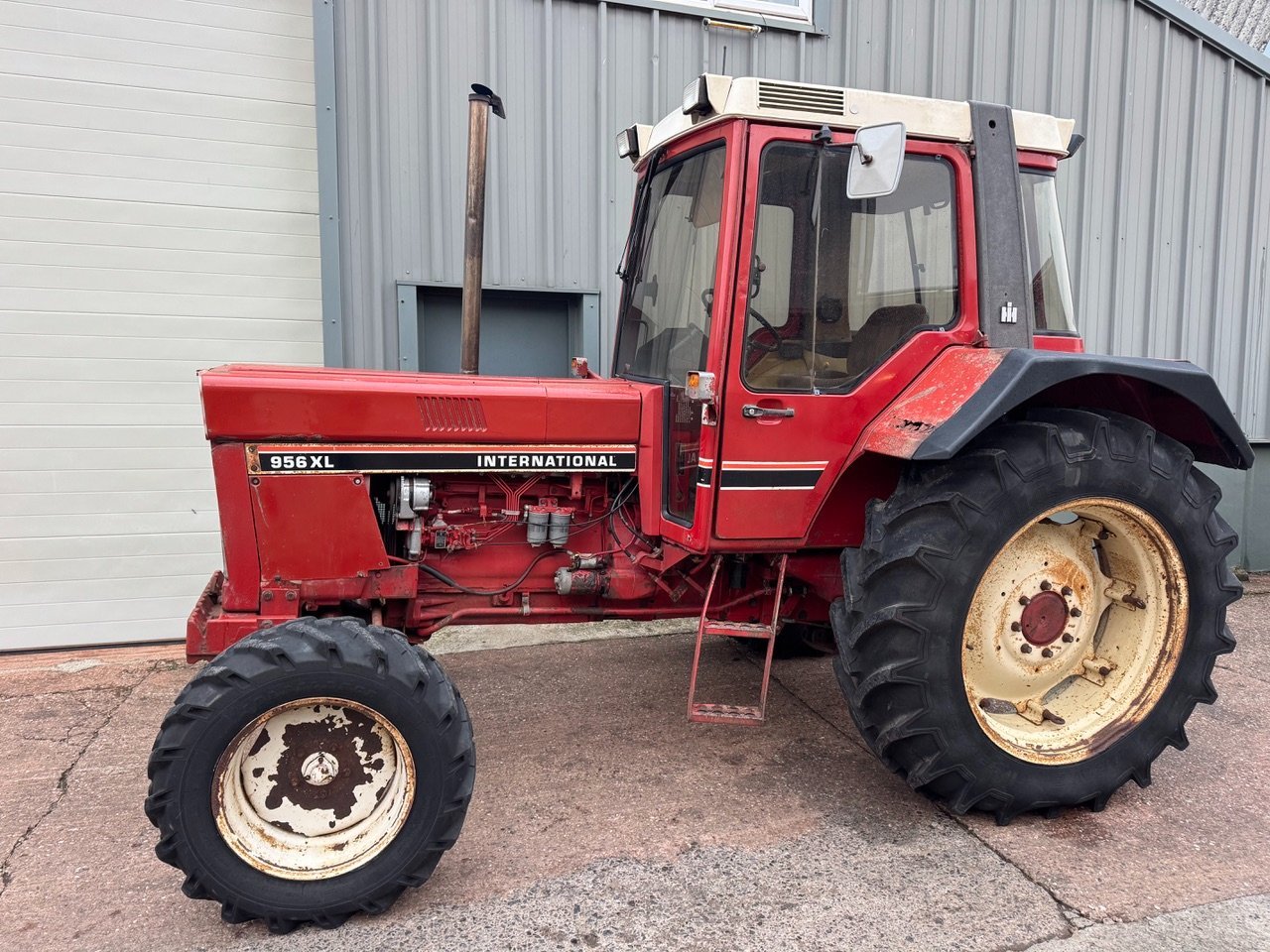 International 956XL